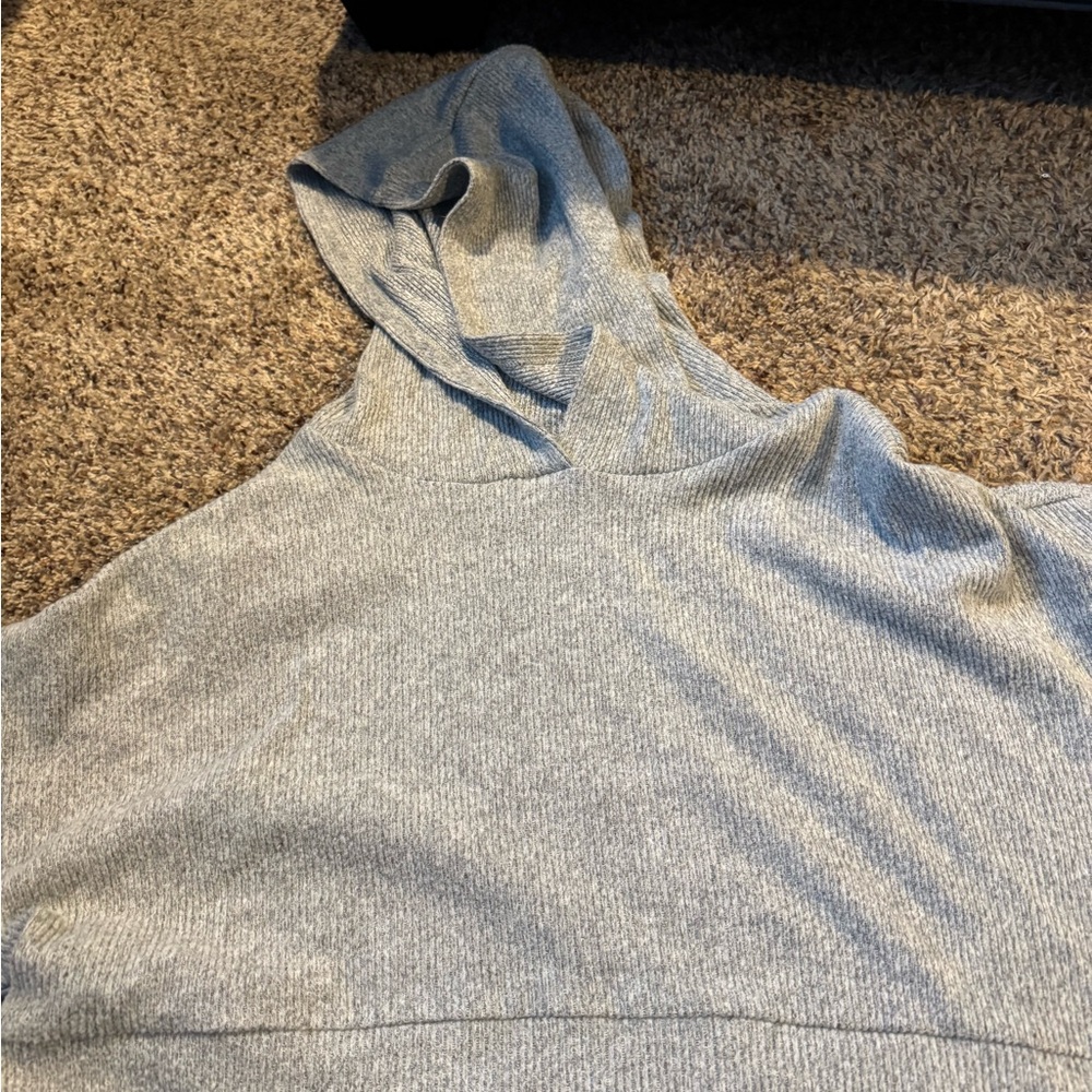 Cropped grey ribbed hoodie